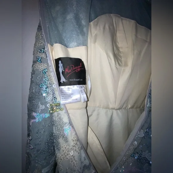 MAC DUGGAL Long Sleeve Sequin Gown - Picture 6 of 14